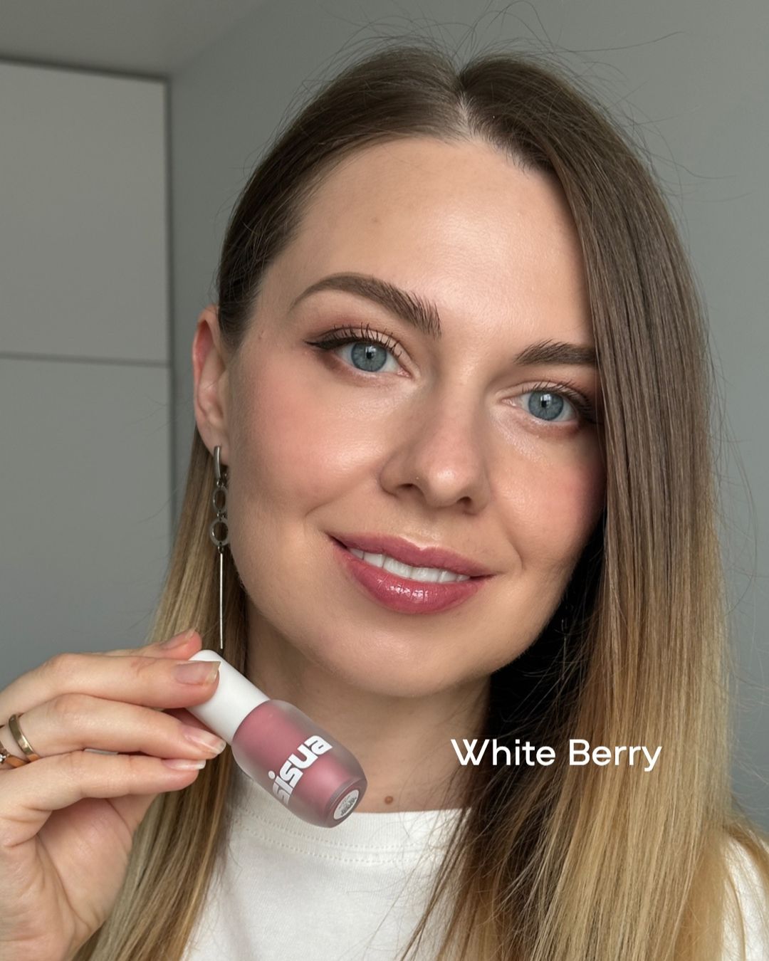 Глянцевий тінт для губ з мікроголками UNLEASHIA Sisua Berry Shot Lip Tint