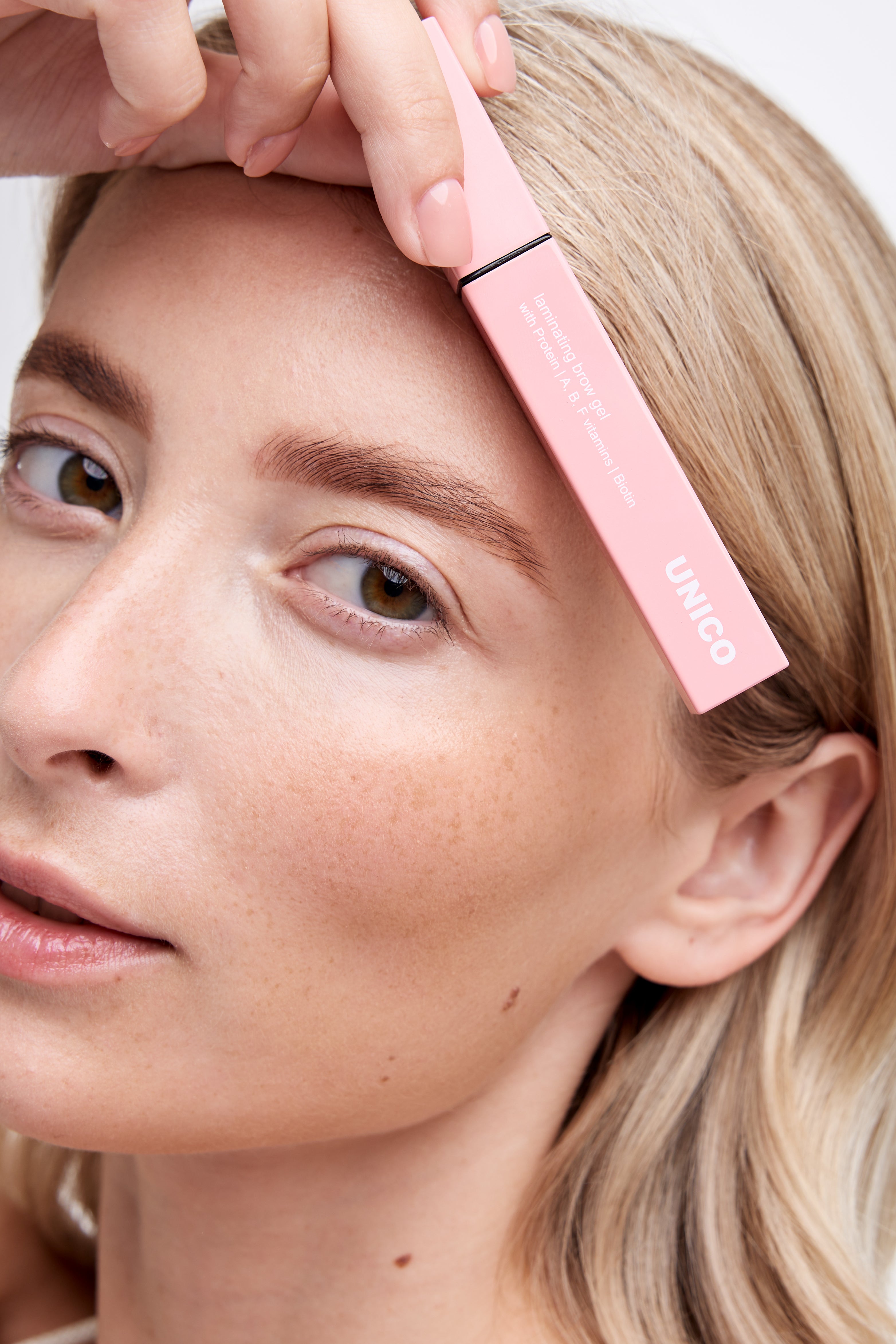 Стійкий прозорий гель-скульптор для брів Unico Sculpt & Care Brow Gel