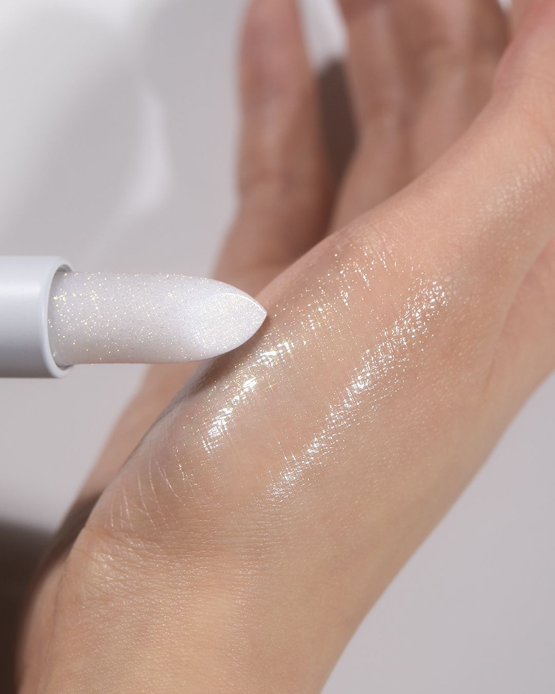 Зволожувальний бальзам для губ з глітером UNLEASHIA Glacier Vegan Lip Balm