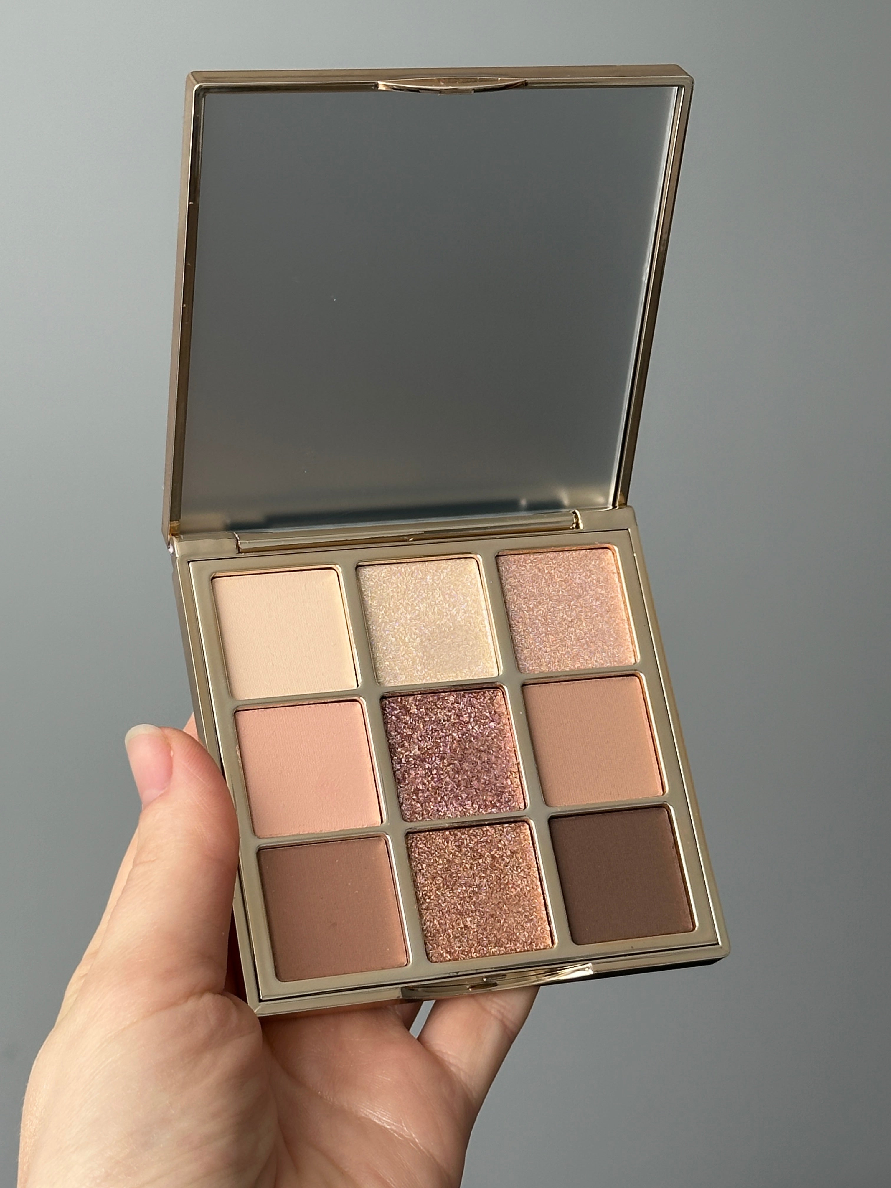 Палетка тіней у нюдових відтінках Paese Selfglow