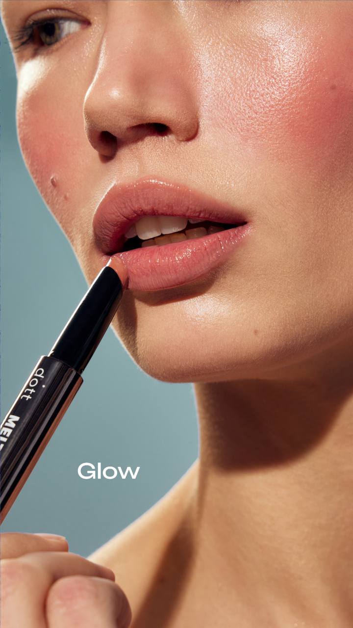 Танучий бальзам для губ Dott Melt Lip Balm