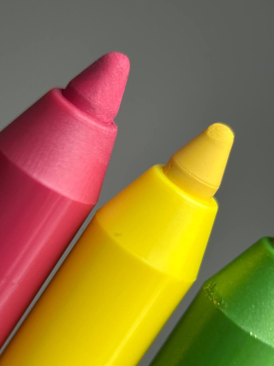 Водостійкий олівець для очей Rob Jetsetter