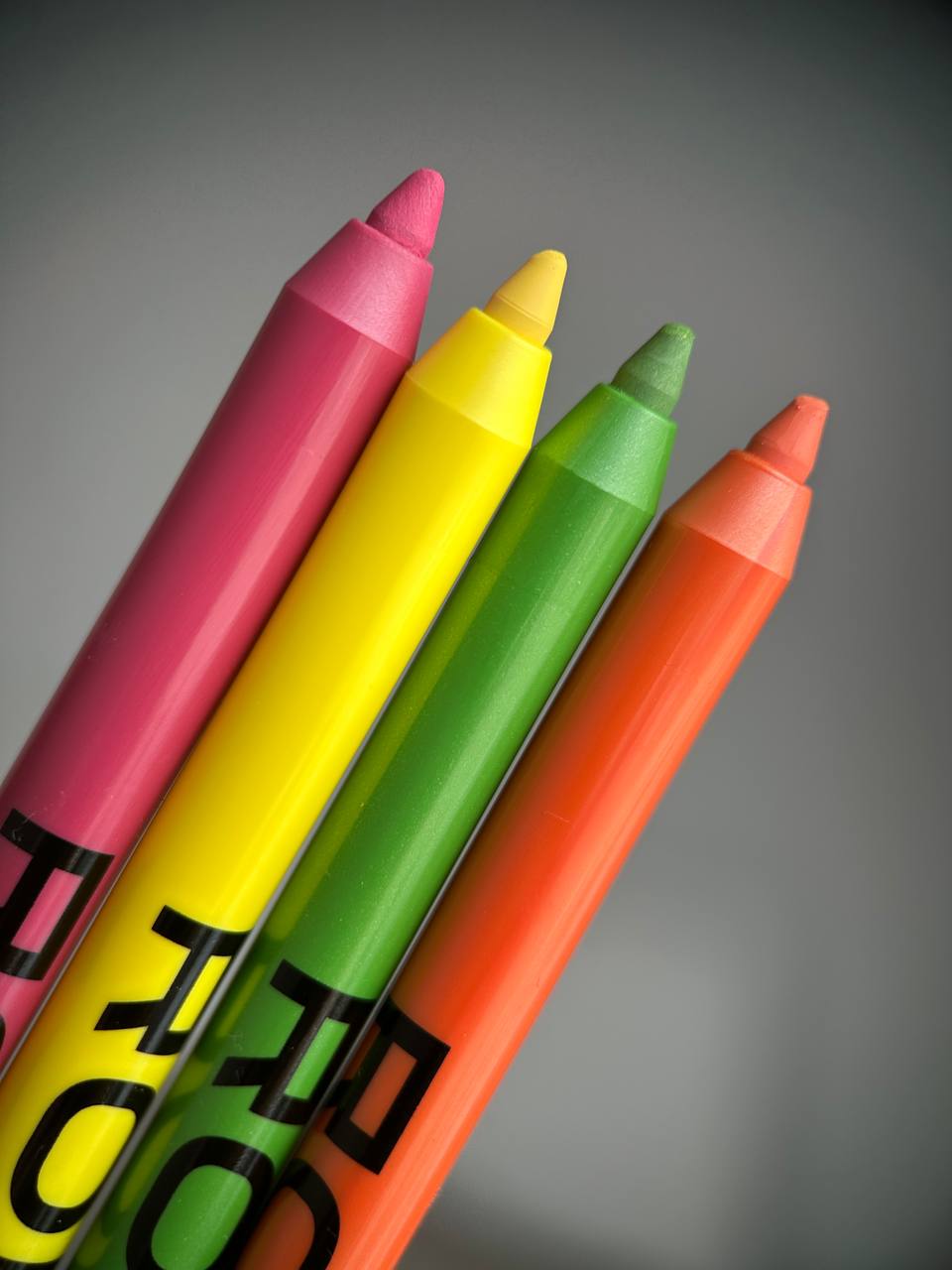 Водостійкий олівець для очей Rob Jetsetter