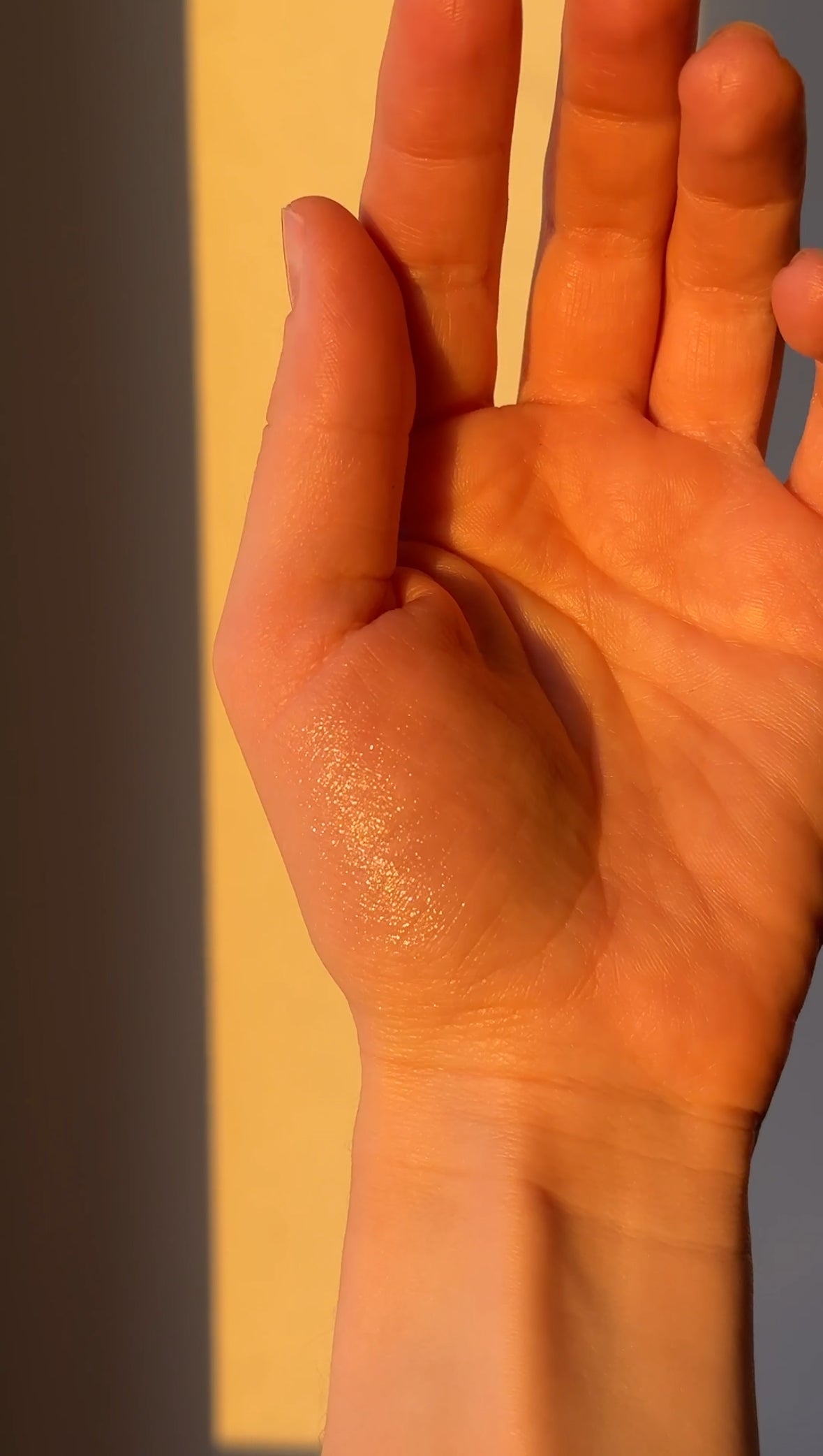 Зволожувальний бальзам для губ з глітером UNLEASHIA Glacier Vegan Lip Balm