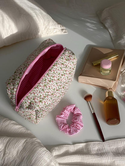 Косметичка з дрібним квітковим принтом Kvituchi