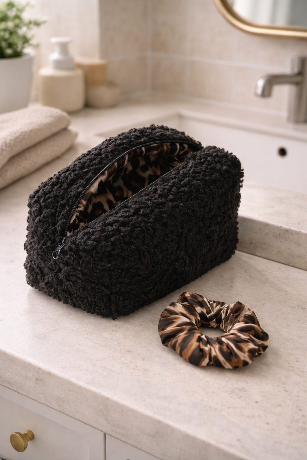 Косметичка-барашек чорна Kvituchi