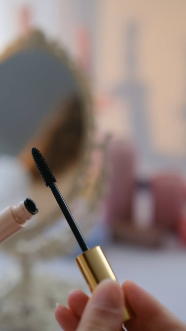 Туш з кондиціонером для зміцнення і росту вій Paese Eyegasm