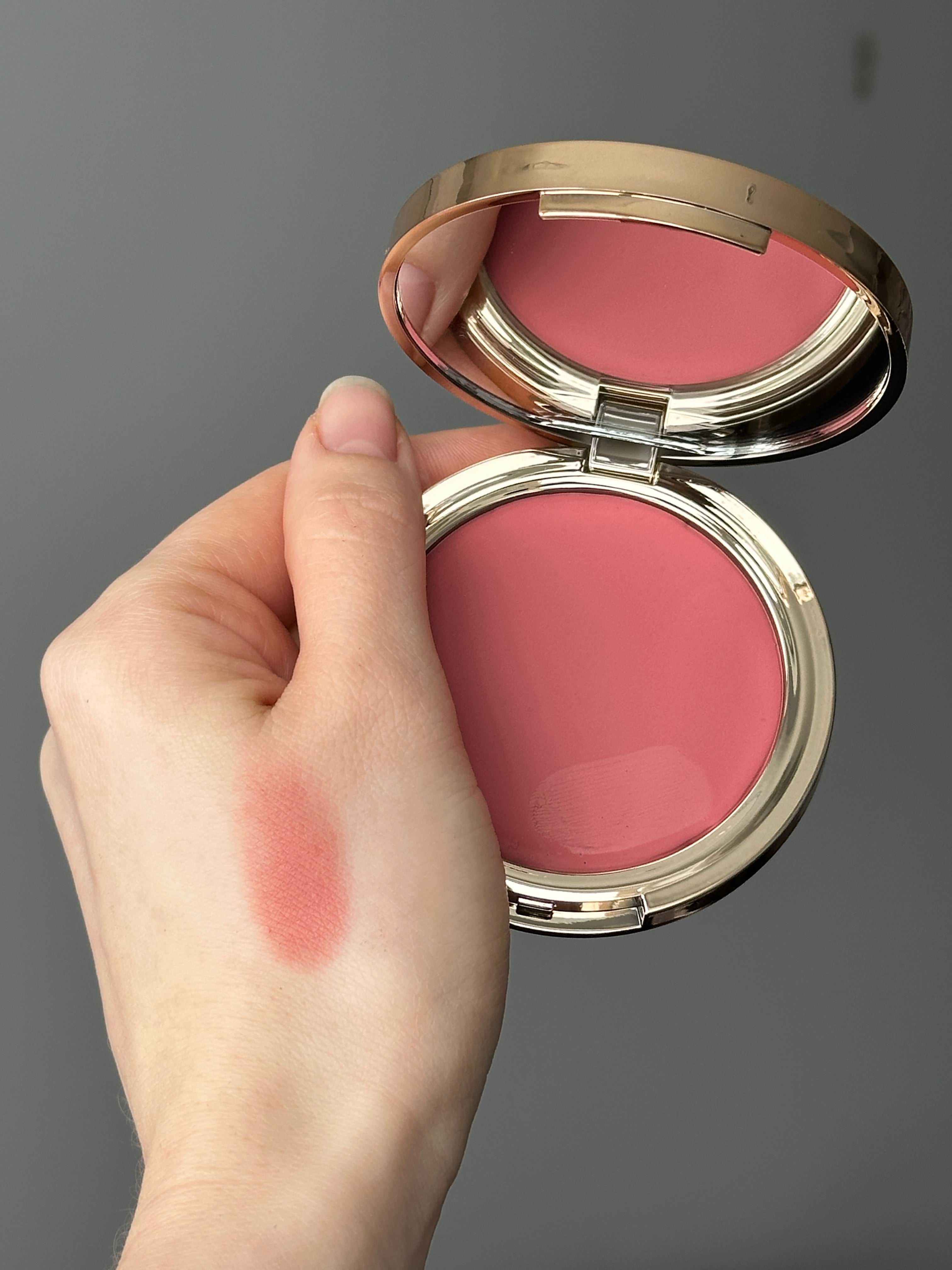 Кремові румʼяна з матовим ефектом Paese Selfglow