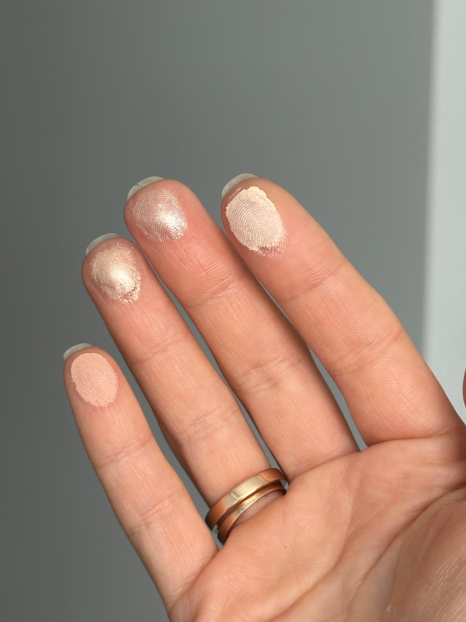 Палетка тіней у нюдових відтінках Paese Selfglow