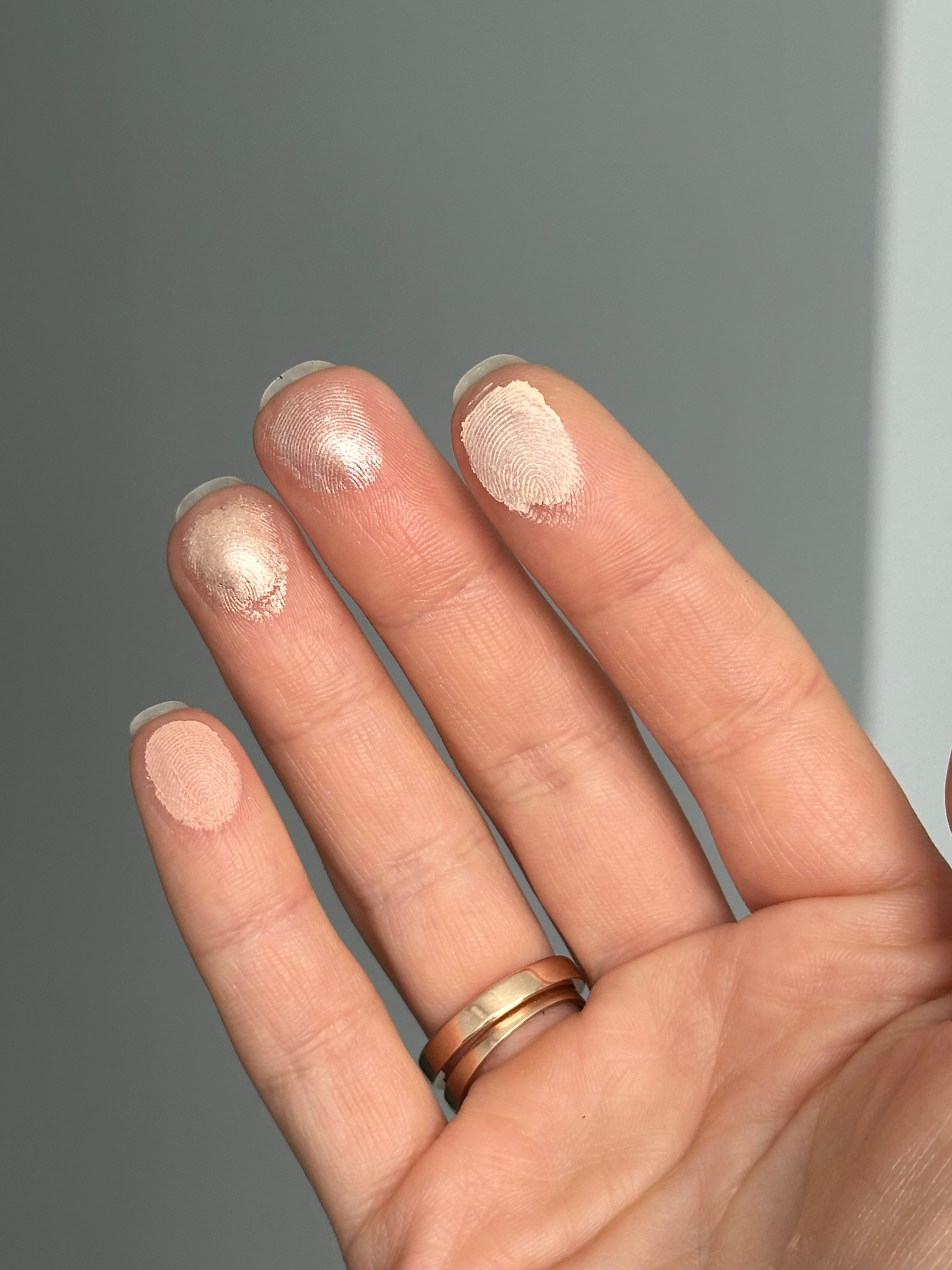 Палетка тіней у нюдових відтінках Paese Selfglow