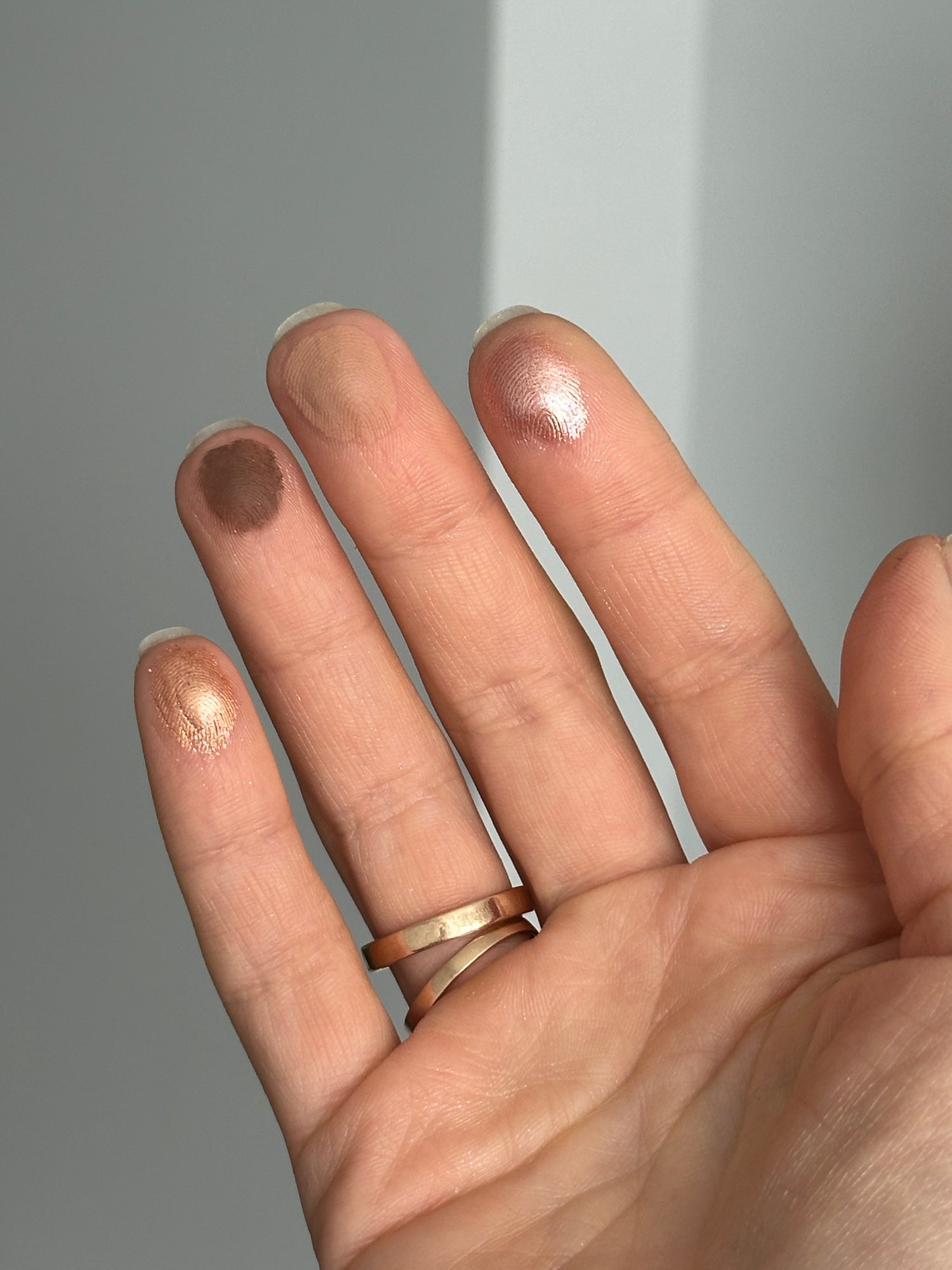 Палетка тіней у нюдових відтінках Paese Selfglow