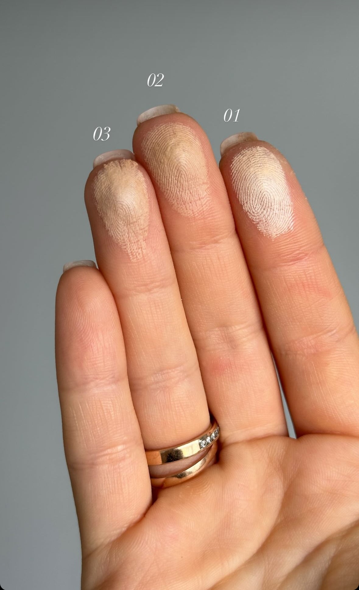 Вирівнююча компактна пудра зі світловідбивними частинками Paese Illuminating Covering Powder
